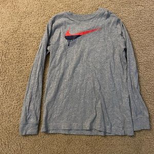 Nike boys medium long sleeve shirt